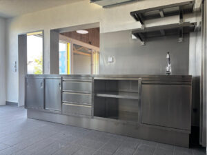 ligne de meubles en inox_Grande salle_Sullens_Gastromachines SA